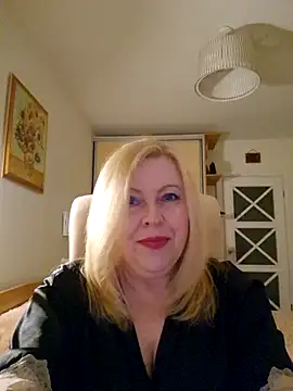 JanieLight53 online show from April 2026 06:19:02 PM