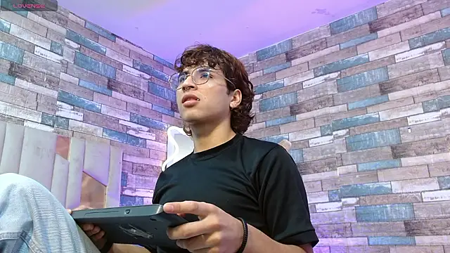 JUSTIN TAY1 online show from March 2026 11:59:02 AM