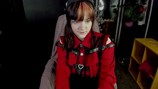 EsterTwilight online show from May 2026 04:06:02 PM