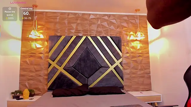 Oliver Laurent  online show from April 2026 11:42:01 PM