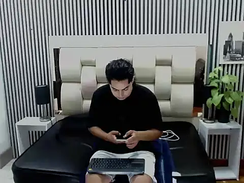 Snapshot of Alex_Wolft chatting on May 2026 12:01:02 PM Alex Wolft online show from May 2026 12:01:02 PM