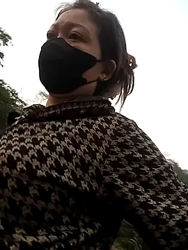 Bling-pusy online show from April 2026 11:43:01 PM