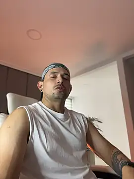 TroyeSavage online show from April 2026 09:54:01 PM