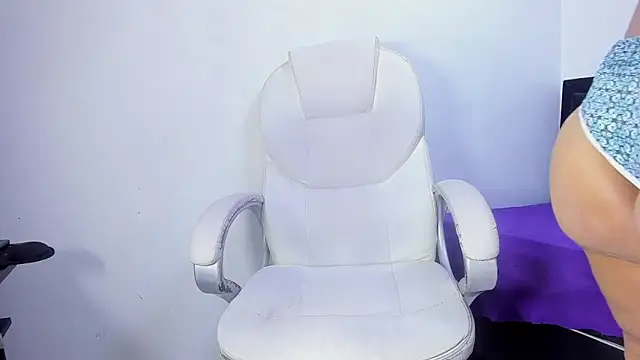 BustyyJuicy Rs online show from April 2026 12:43:01 PM