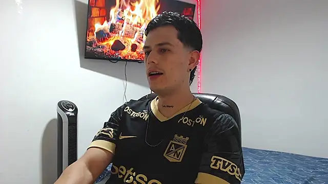 JUAN CAMILOXXX online show from April 2026 03:57:02 AM