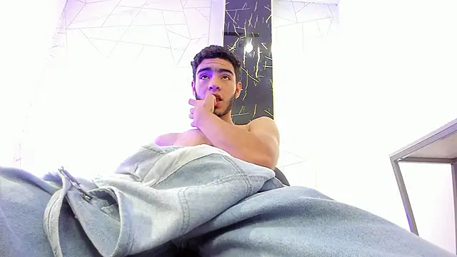 Valentin Lux online show from April 2026 04:46:01 AM