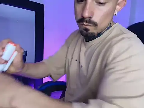 Dallas Whitee online show from April 2026 06:05:02 PM