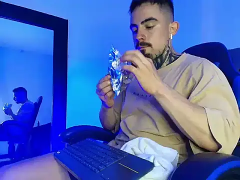 Dallas Whitee online show from April 2026 07:44:01 PM