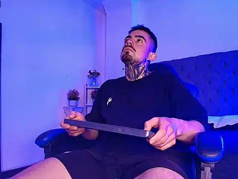 Dallas Whitee online show from April 2026 07:15:01 PM