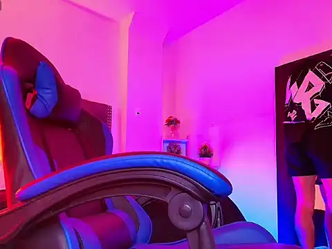 Dallas Whitee online show from April 2026 07:25:02 PM