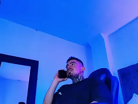 Dallas Whitee online show from April 2026 07:08:01 PM