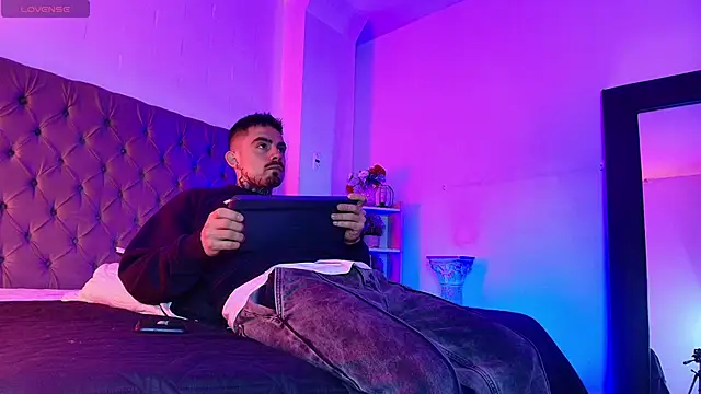 Dallas Whitee online show from April 2026 12:26:02 PM