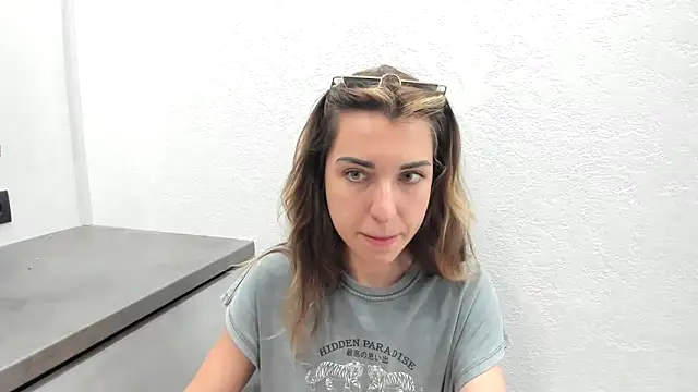 summmmersky1 online show from May 2026 08:08:01 AM
