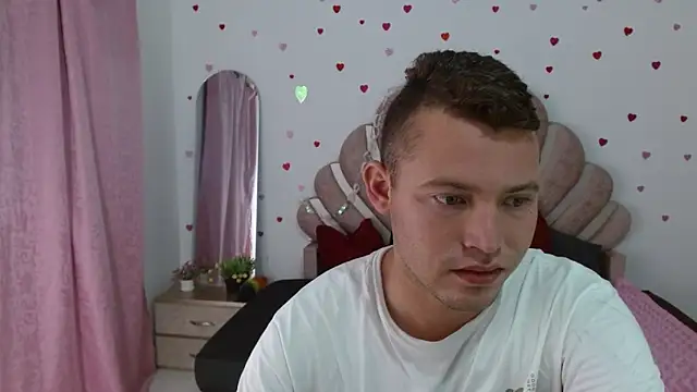 Snapshot of sven_fox723 chatting on May 2026 01:07:01 PM sven fox723 online show from May 2026 01:07:01 PM