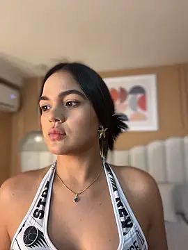 Bella-Ferrer online show from April 2026 06:33:02 PM