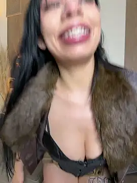 Snapshot of Queen_Chanel_XXX chatting on May 2026 07:33:01 PM Queen Chanel XXX online show from May 2026 07:33:01 PM