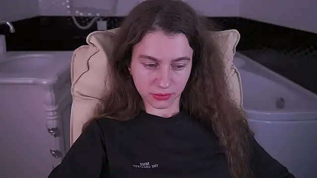 LittleJulii online show from March 2026 07:37:01 PM