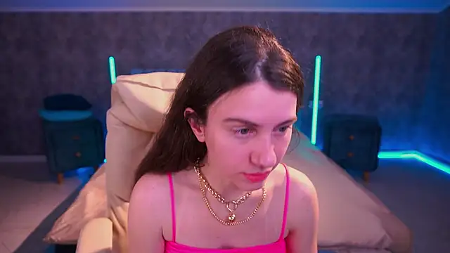 LittleJulii online show from April 2026 07:41:01 PM