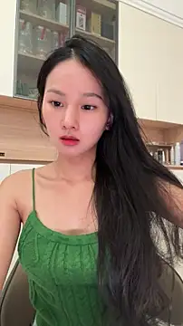 Snapshot of Lynn_33 chatting on June 2026 10:08:01 AM Lynn 33 online show from June 2026 10:08:01 AM
