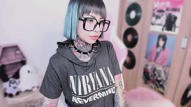 shes creepy online show from April 2026 03:08:01 PM