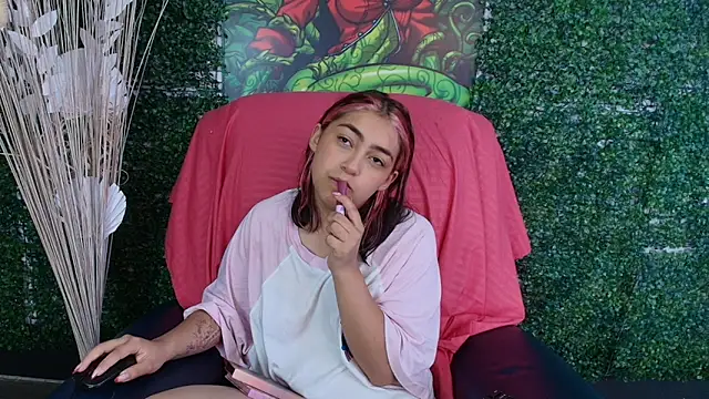 PinkyyPieee  online show from March 2026 01:11:02 PM