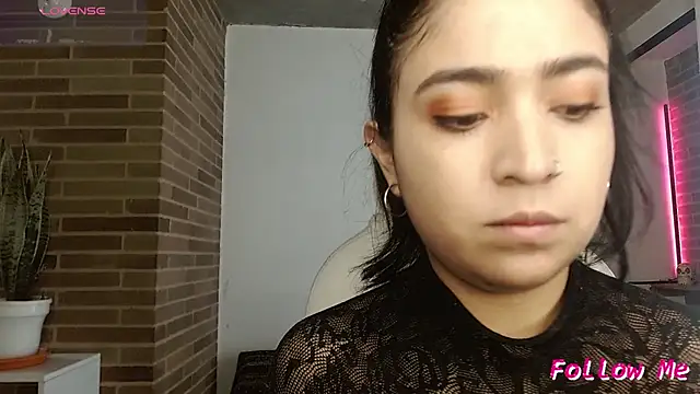 sweet-little online show from March 2026 04:23:01 PM