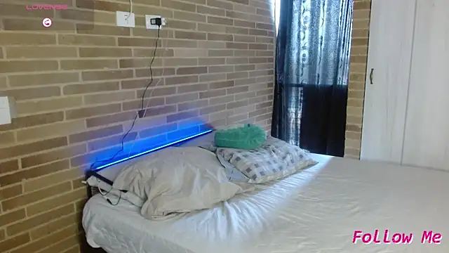 sweet-little online show from March 2026 02:49:02 PM