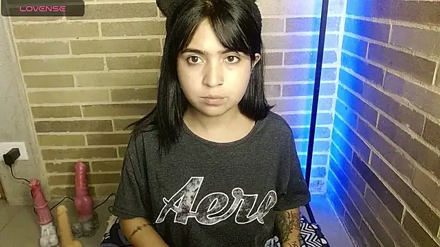 Snapshot of sweet-little chatting on May 2026 03:04:02 AM sweet-little online show from May 2026 03:04:02 AM