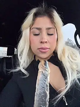 mxmxee online show from April 2026 11:02:02 PM