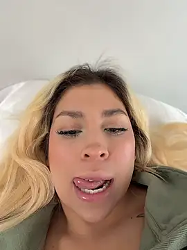 mxmxee online show from April 2026 10:58:02 PM