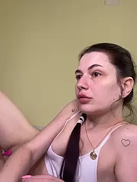 Snapshot of Cutee_Erika chatting on April 2026 12:00:01 PM Cutee Erika online show from April 2026 12:00:01 PM