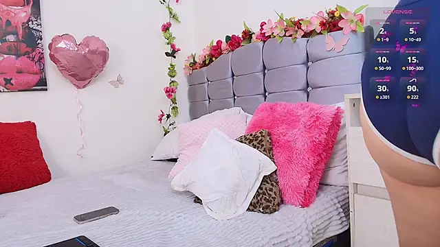 Isabella Roses  online show from April 2026 02:34:02 AM