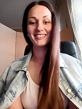 LunaCrystall online show from April 2026 04:18:01 PM