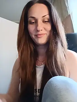 Snapshot of LunaCrystall chatting on May 2026 03:40:01 PM LunaCrystall online show from May 2026 03:40:01 PM