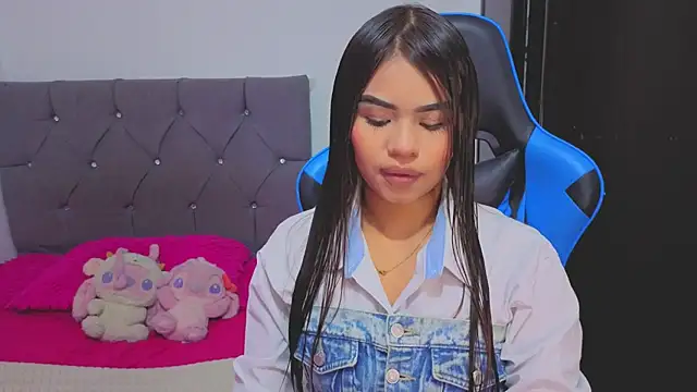 Roxan Luxe online show from March 2026 01:05:01 AM