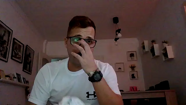 Snapshot of yanick931 chatting on May 2026 04:45:02 PM yanick931 online show from May 2026 04:45:02 PM