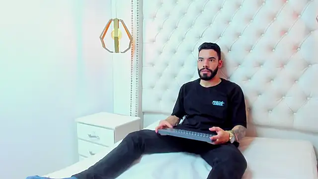 JEAN LEWIS2 online show from April 2026 08:53:02 PM