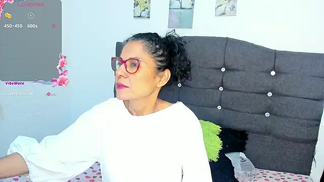 Snapshot of Antonella_Rizzo01 chatting on June 2026 11:05:02 PM Antonella Rizzo01 online show from June 2026 11:05:02 PM