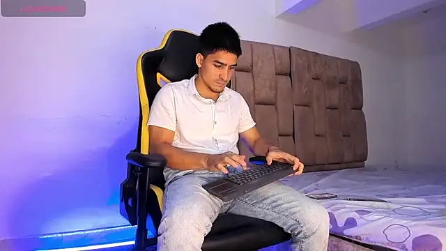 Christopher Harris  online show from April 2026 01:42:02 AM