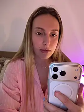 Snapshot of EvaRyen_ chatting on March 2026 04:13:01 PM EvaRyen online show from March 2026 04:13:01 PM