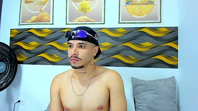 Leon Hotx online show from April 2026 07:19:01 PM