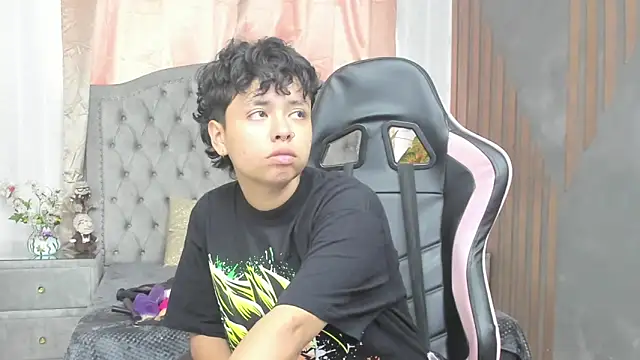 NikiEvanz online show from March 2026 08:13:01 PM