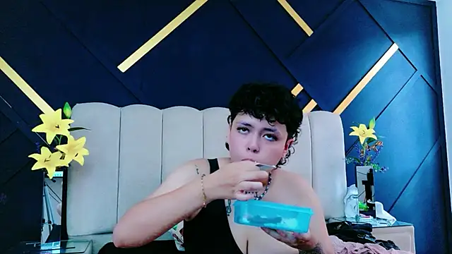 NikiEvanz online show from May 2026 06:47:02 PM