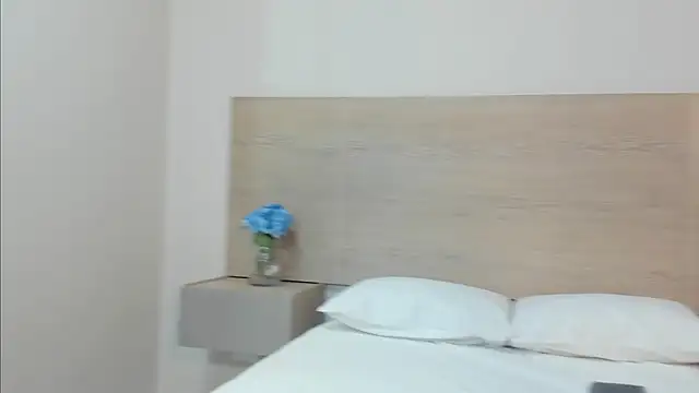 isabellathomass online show from March 2026 07:18:02 PM