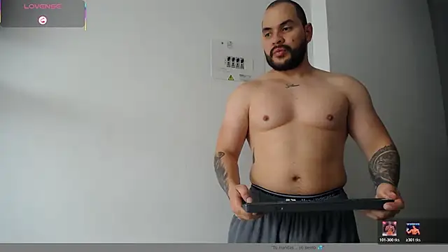 Snapshot of Axel_Dominus chatting on May 2026 06:28:02 PM Axel Dominus online show from May 2026 06:28:02 PM