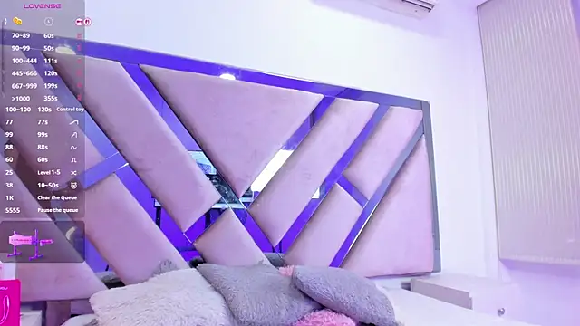 Zoe Evaanss  online show from April 2026 08:09:02 PM