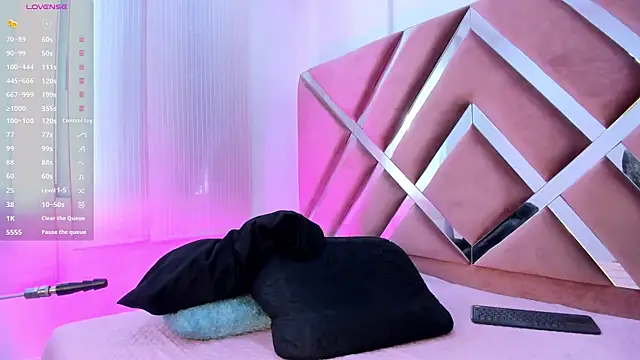 Zoe Evaanss  online show from April 2026 07:59:01 PM