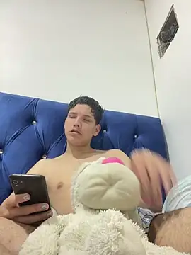 Theus26  online show from April 2026 01:32:01 AM