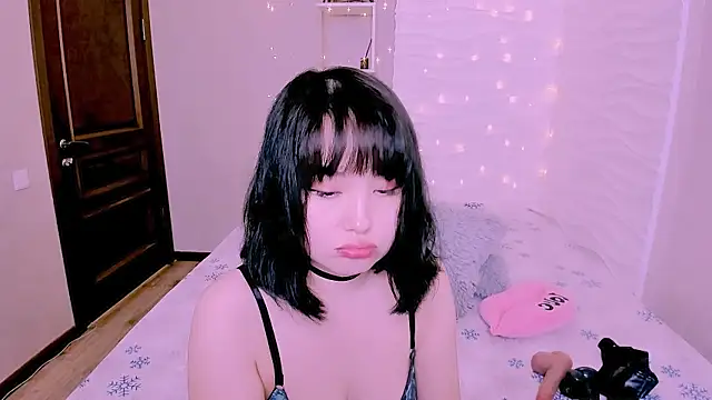 Akiko Yun online show from January 2026 04:47:01 AM