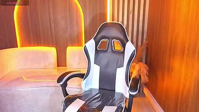 Lia queen tx online show from April 2026 03:01:04 AM